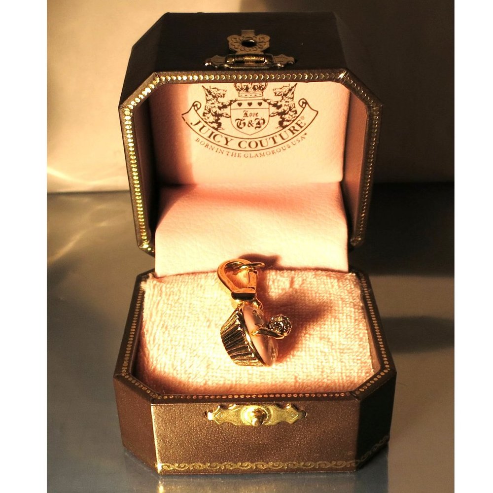 JUICY COUTURE - CHARM -  Gold Tone Pink Cupcake LOVE G & P Charm - Picture 7 of 7